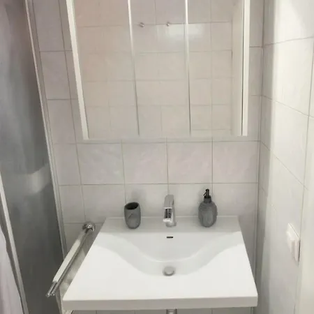 Apartment 5 *
